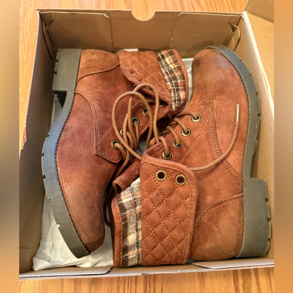 Arizona Women's Brown Boots
